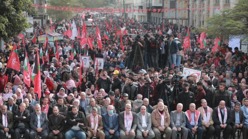 Parade PFLP di Gaza Usung Foto Syahid Qassem Soleimani