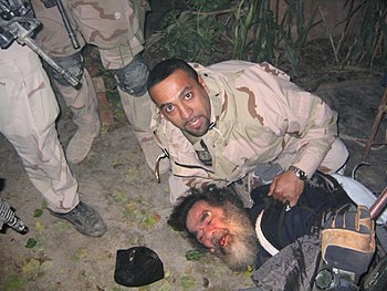 ماذا قال صدام حسين للأمريكان عندما وجدوه في الحفرة؟
