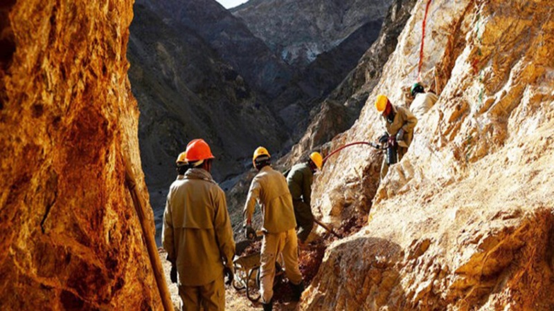 Taliban Undang Investor Asing Garap Tambang Litium Afghanistan