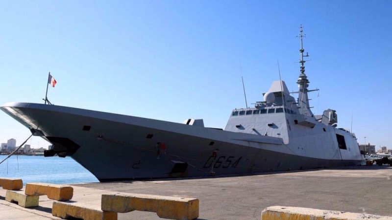 Marine française contre la Russie!