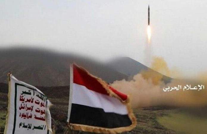 القوة الصاروخية تدك مرابض الطائرات الحربية للعدوان في خميس مشيط وأهداف حيوية في جيزان