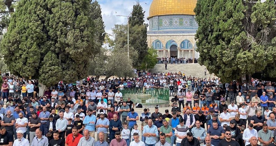 40,000 Palestinians perform Friday prayer at Al-Aqsa Mosque