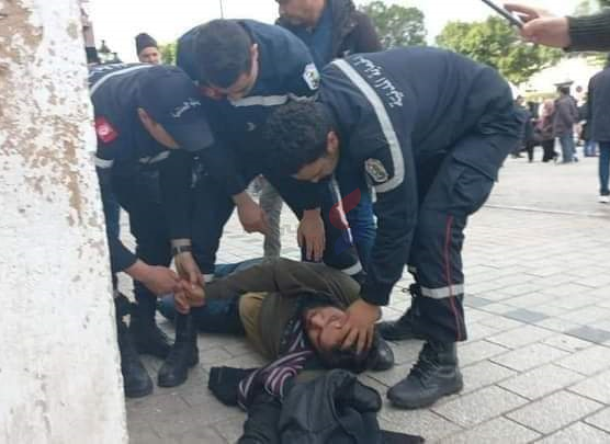 الأمن يقمع ويعتقل معتصمين ضد "انقلاب سعيد"