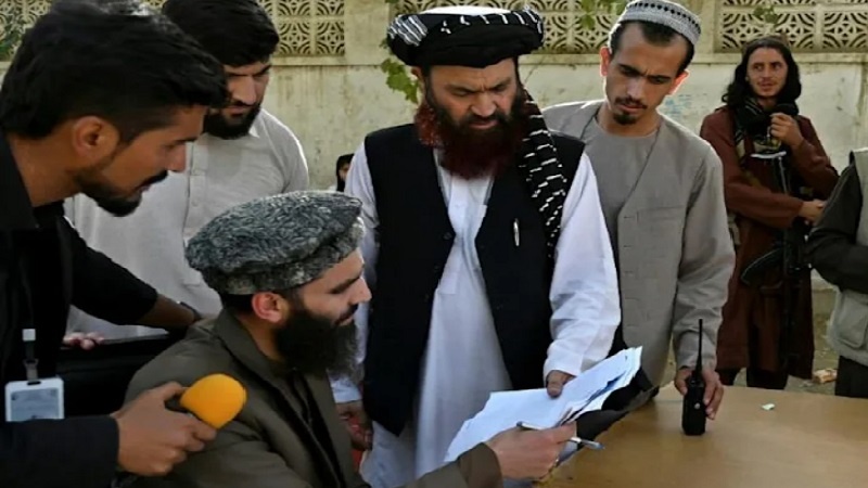 Afghanistan, centinaia in fila per passaporti