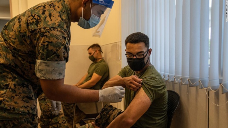 米海軍兵士１０３人が、ワクチン拒否により除隊に