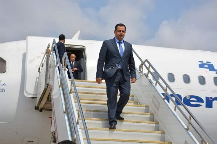 رئيس حكومة هادي يغادر عدن إلى الرياض بصورة مفاجئة