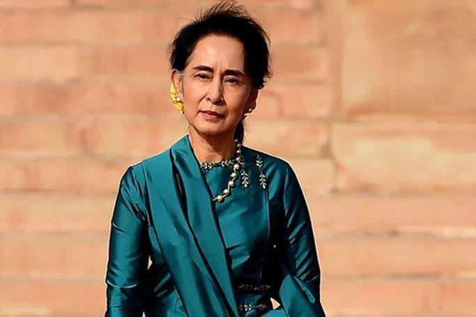ေဒၚေအာင္ဆန္းစုၾကည္ ကို ပုဒ္မ ၂ခုအတြက္ အမိန႔္ မခ်ဘဲ ဒီဇင္ဘာ ၂၇ရက္သို႔ ႐ုံးခ်ိန္းေ႐ႊ႕ဆိုင္း