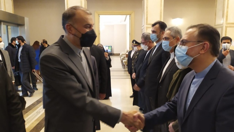 イラン外相がアゼルバイジャンを訪問
