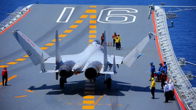 La Chine sort ses J-16