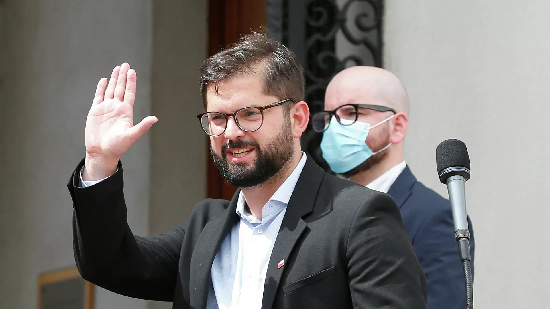 'Claramente, somos muito diferentes', responde Boric às felicitações atrasadas de Bolsonaro