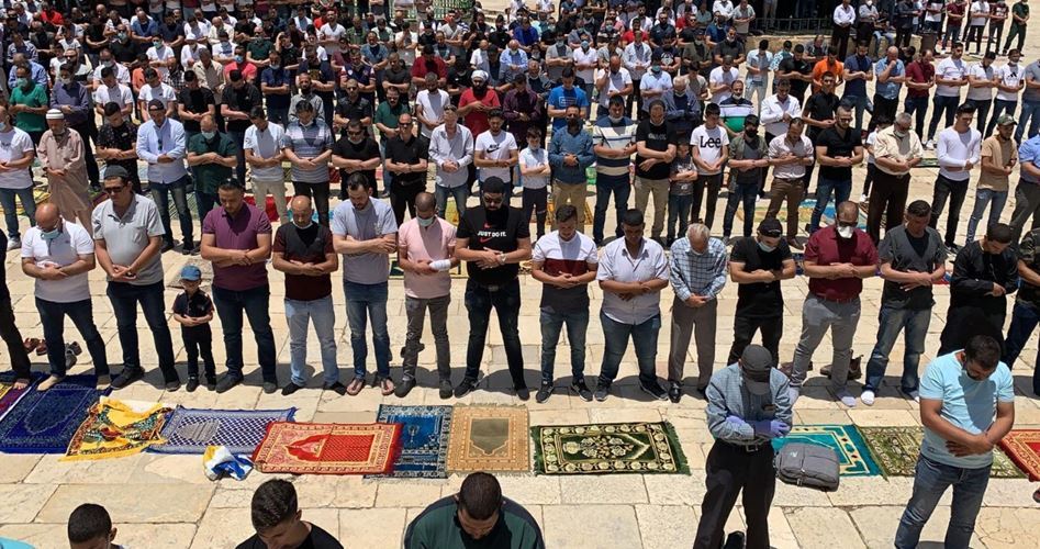 45,000 Palestinians attend Friday prayer in al-Aqsa Mosque