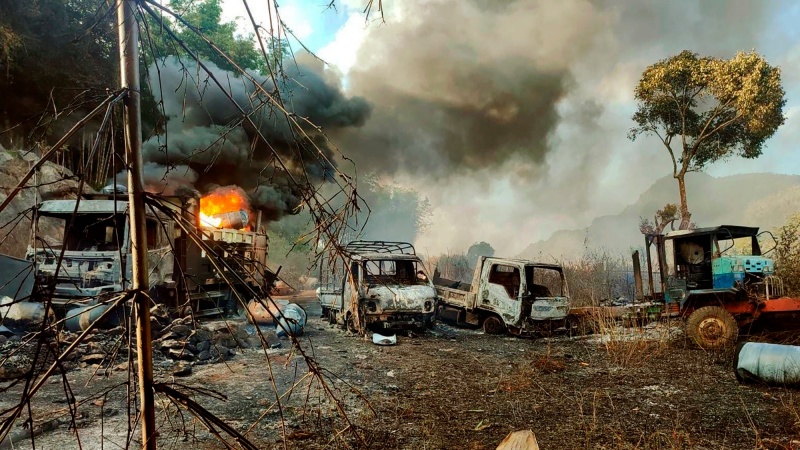 Myanmar, strage civili nell'est: auto bruciate con dentro donne e bambini