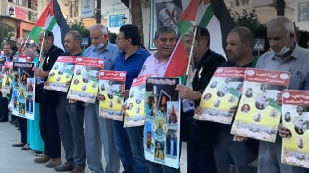 Gazans attend Friday prayer in solidarity with female Palestinian prisoners