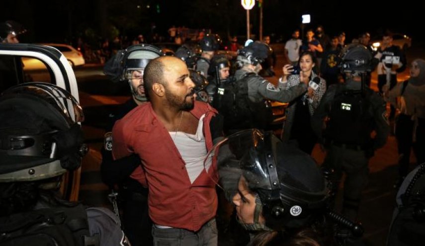 الاحتلال الإسرائيلي يعتدي على المتضامنين مع أهالي الشيخ جرّاح في القدس