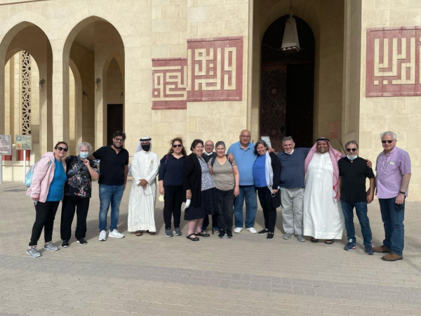 وفد إسرائيلي يزور البحرين ويتجول في جامع الفاتح