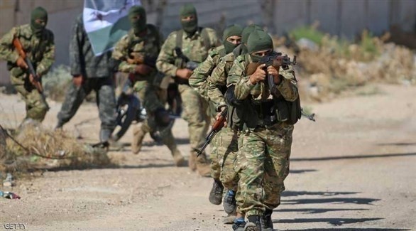 تركيا تدرب مسلحين في إدلب على استعمال دبابات ومدرعات