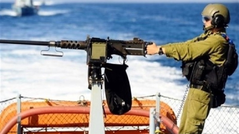 イスラエル海軍船が、パレスチナ人の漁船に発砲
