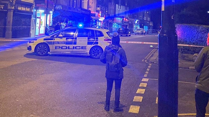Paris'te bıçaklı saldırı