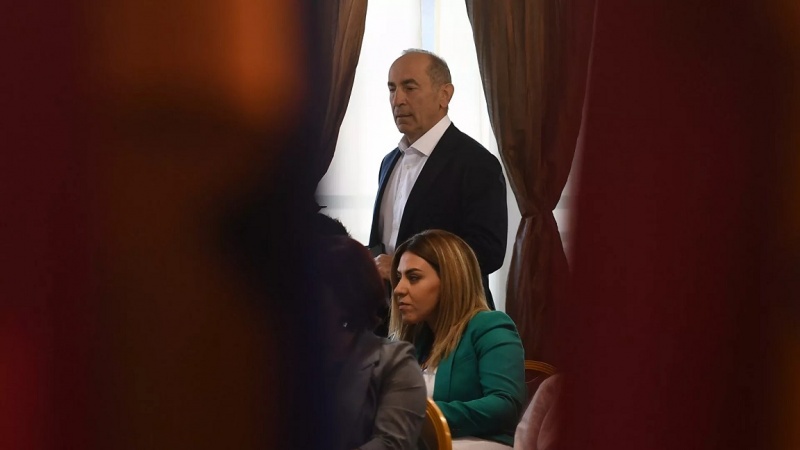 Кочарјан Пашинјаны күнҹә сыхды