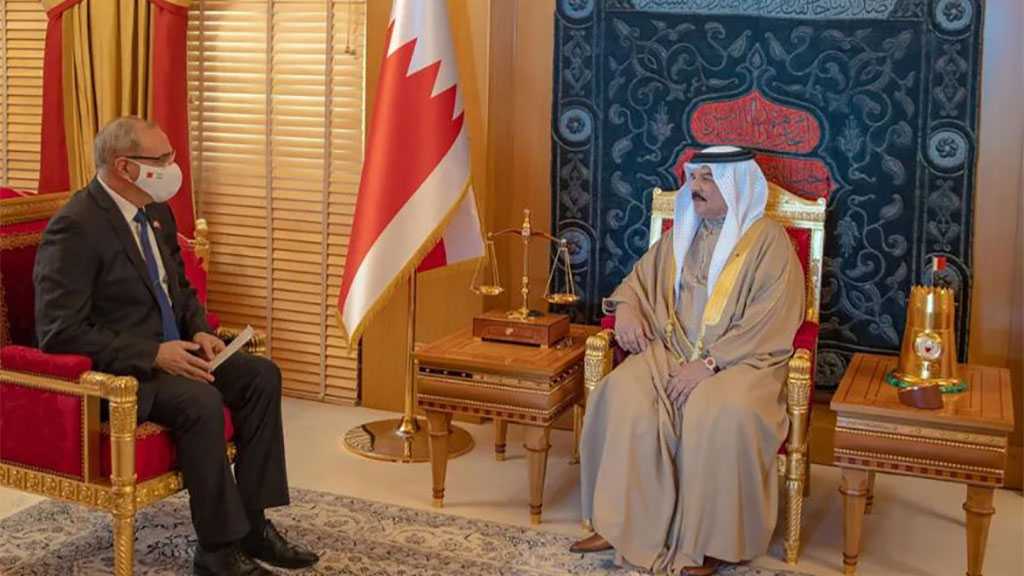 Normalisation en vigueur : le premier ambassadeur sioniste à Bahreïn remet les lettres de créance au roi Hamad