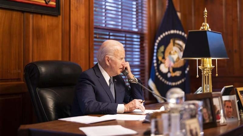 Бајден Путиндән Украјна илә ҝәрҝинлији азалтмасыны истәјиб