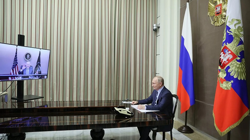 В Кремле рассказали о готовящемся телефонном разговоре Путина и Байдена